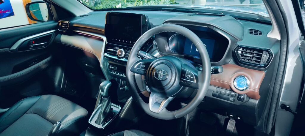Toyota Hyryder Front Console